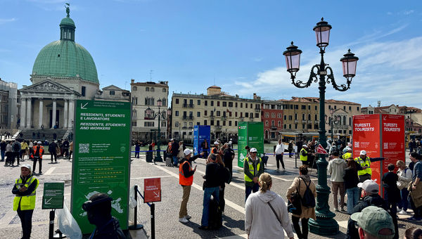 Municipal workers greeted travelers and asked if they had already paid the entrance fee for day-trippers.