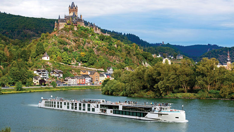 The Riverside Debussy sailing the Rhine.